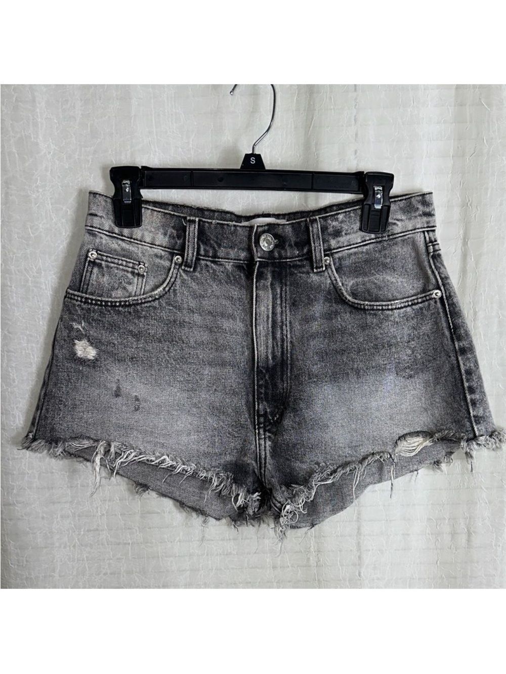 Zara 6 Gray Black Vintage Wash Cut off Distressed Fringe Denim Jean Shorts